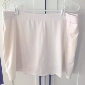 Danskin White Skort Size L (12/14) Like new